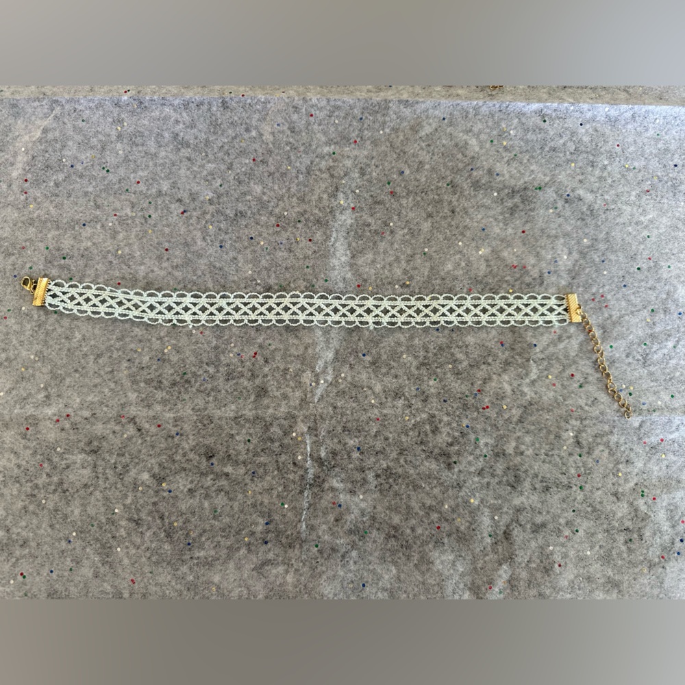 Milakoo. Light Blue Lace Choker.